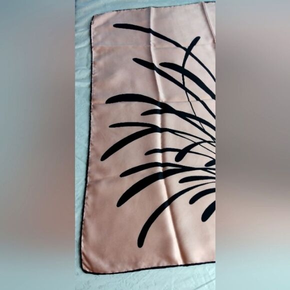 Vintage Tomy 💯 Silk Scarf - Picture 2 of 10